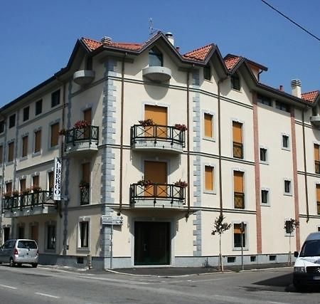 Locanda Sant'Ambrogio Cislago Exterior foto